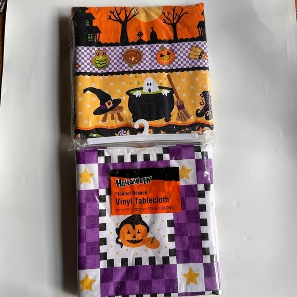 Walmart Set of 2 Halloween Vinyl Tablecloths with Flannel Backs - Picture 1 of 6